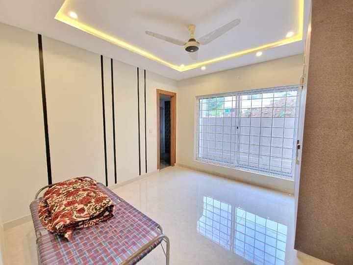 7 MARLA DESIGNER HOUSE FOR RENT 7