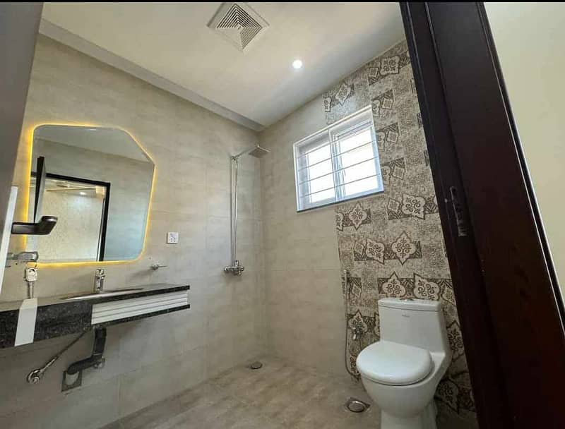 5 MARLA DESIGNER HOUSE FOR RENT 4