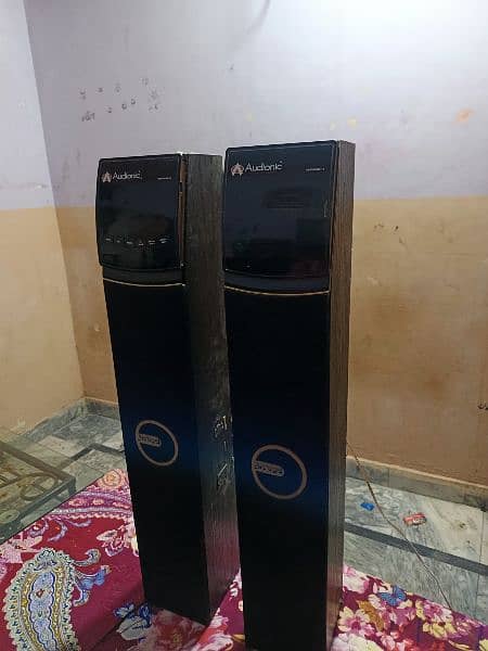 Audionic speaker. 3