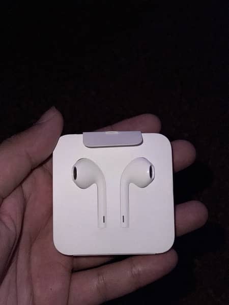 Original Iphone handsfree(earphones) 0