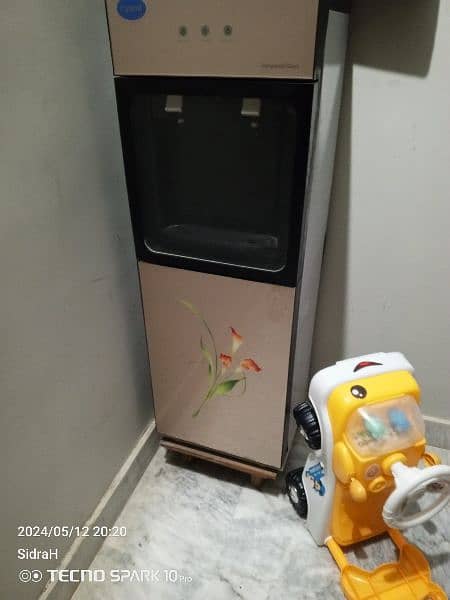 dispenser in excellent condition 3