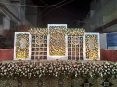 Fresh and artificial flowers Specialist stage decor