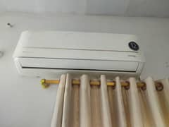 Dawlance Designer Plus 30 Inverter AC (Heat & Cool) 1.5Ton Gold