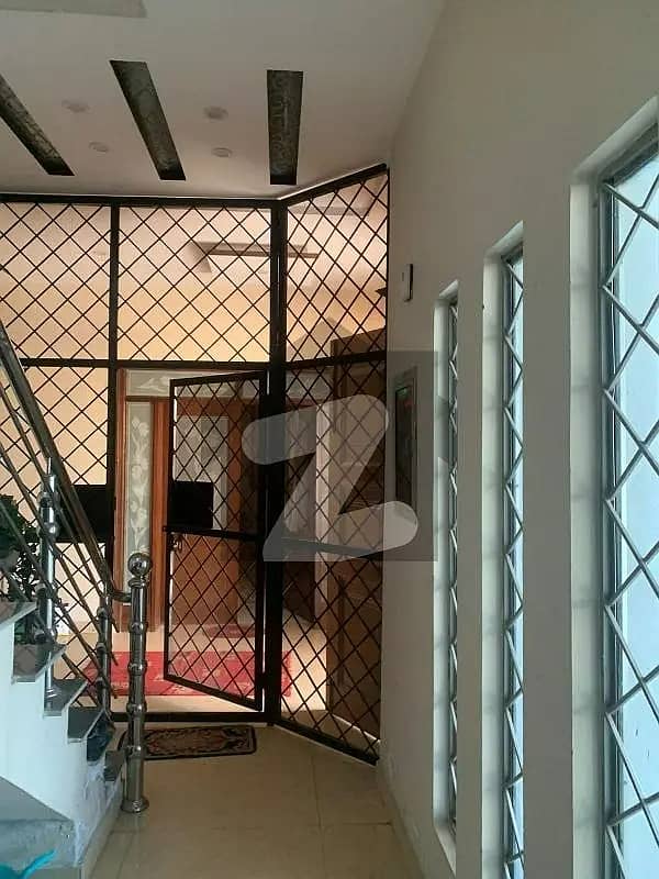 Lower Portion of 10 Marla House For Rent In Nishat Block Chinar Bagh 4