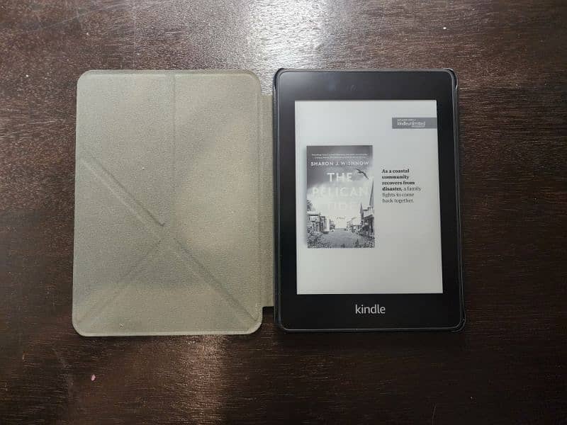Amazon Kindle Paperwhite 10th Gen - 28 gbs, Black. With foldable case 5
