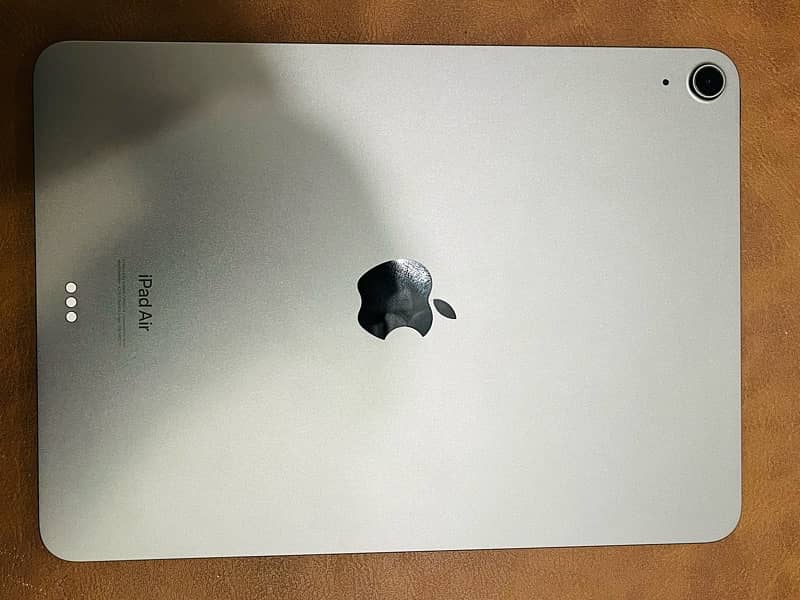 Apple Ipad 5th Gen Almost New 2