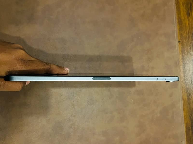 Apple Ipad 5th Gen Almost New 5