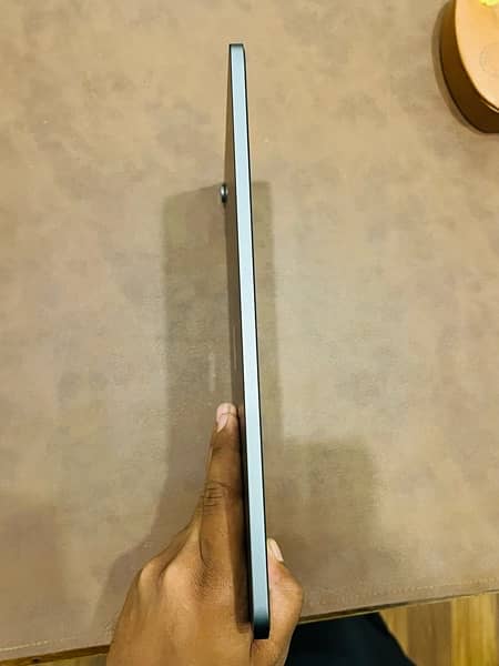 Apple Ipad 5th Gen Almost New 6