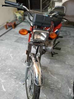 honda 125 Red colour 10/10 new urgent sale