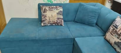 L shaped sofa in velvet poshish