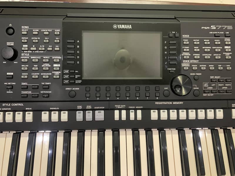 Yamaha PSR-775 4