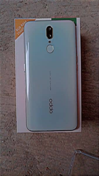 oppo f11.8/256 with just box 4