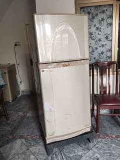 Dawlance fridge medium large best condition صرف رابطہ نمبر۔03016200137