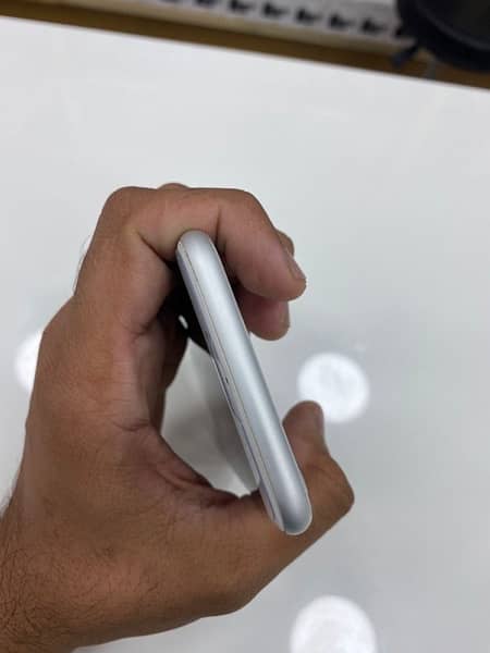 Iphone 8 Silver 64GB 2