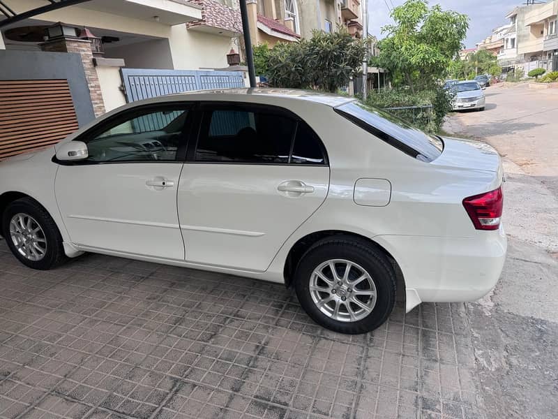 Toyota Corolla Axio-G 2012 1