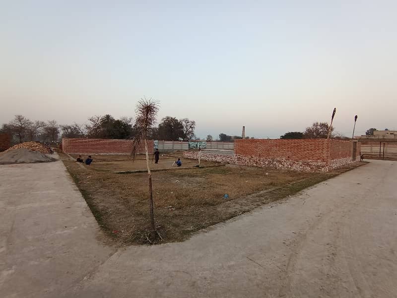 5 Marla Plot Available For Sale In Shadiwal Near Main Road City Gujrat 0