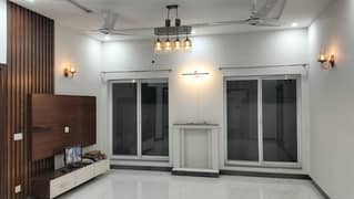 10 Marla House For rent In Bahria Town - Sector C Lahore