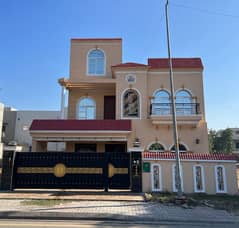 Brand New 10 Marla Upper Portion For Rent Bahria Town Lahore Prime Location