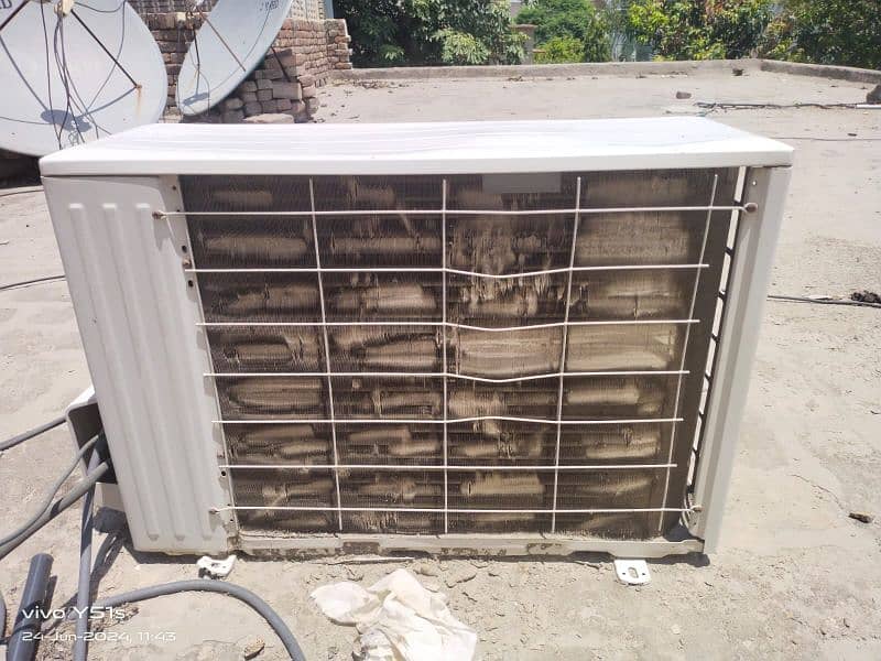 Split AC Gree 1.5 ton 8