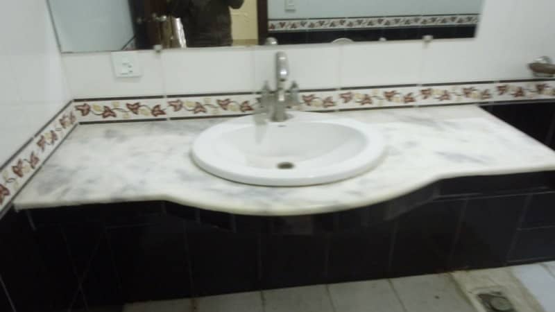 Prime Location 10 Marla House For sale In Rs. 44500000 Only 3