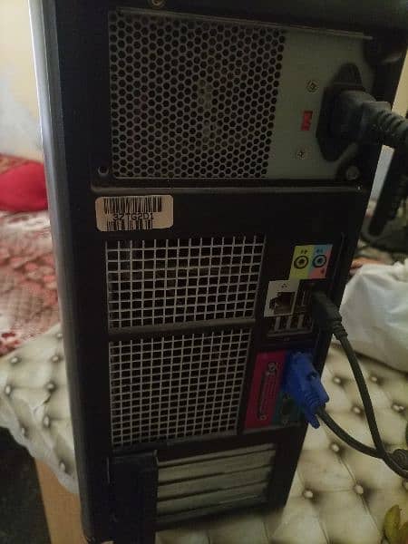 Dell tower 1 gb ram or 180 hard disk saf condition mein hai 2