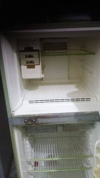 national refrigerator want to sale 0