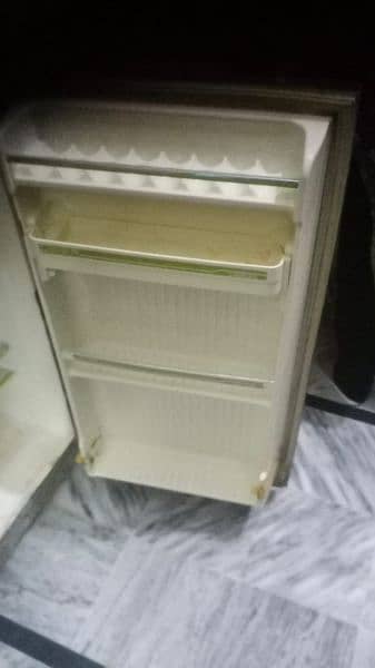national refrigerator want to sale 3