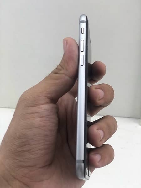 iPhone 6  16gb silver colour pta approved all ok 03274112797 2