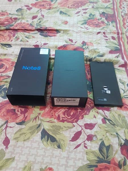 Samsung Galaxy Note 8 box available new condition 1