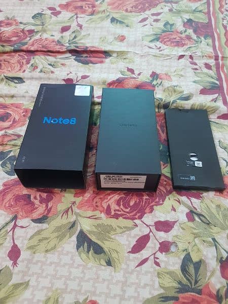 Samsung Galaxy Note 8 box available new condition 3