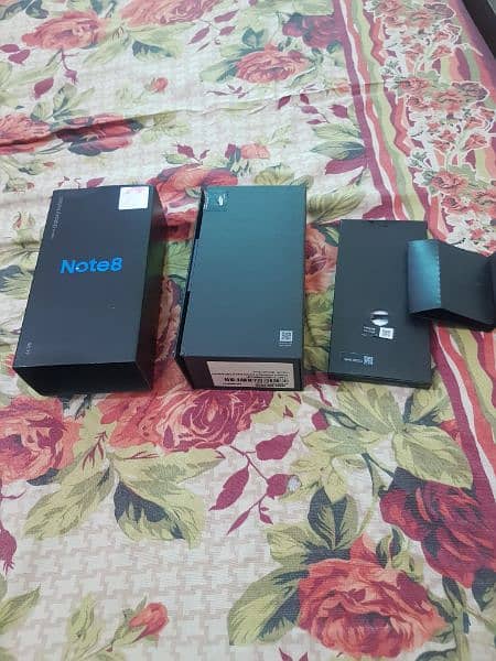 Samsung Galaxy Note 8 box available new condition 4