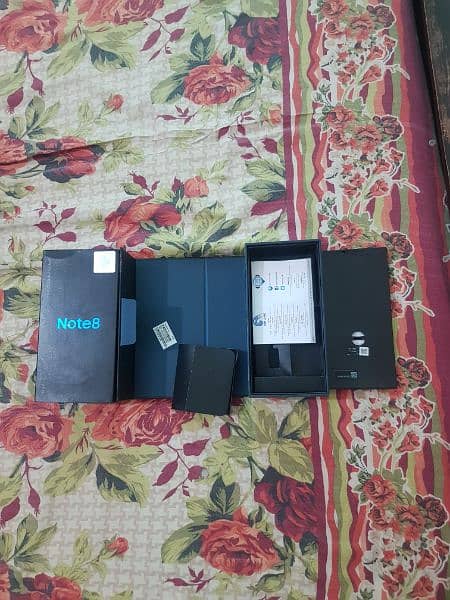 Samsung Galaxy Note 8 box available new condition 5