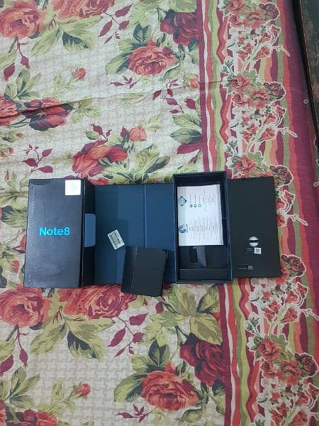 Samsung Galaxy Note 8 box available new condition 6