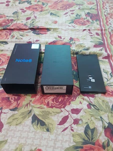 Samsung Galaxy Note 8 box available new condition 7