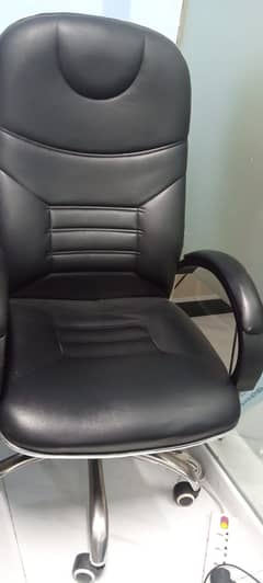 Good Condition Hi back executive chairs for sale ( above 25 quantity)