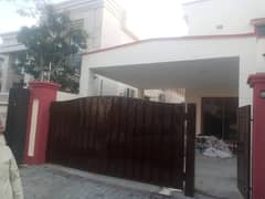 Ideally Located 500 Sq. Yards House available for SALE Gulberg-3