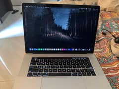 Apple Macbook Pro 2017 / 15 Inch / 16 gb ram / 500 gb Ssd with Charger