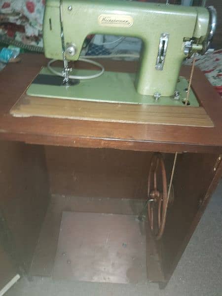 sewing masheen 1