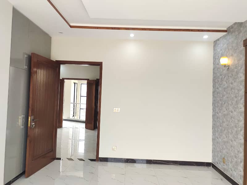 8 Marla Brand New House For Sale In Lake City-Sector M1 Lahore 14