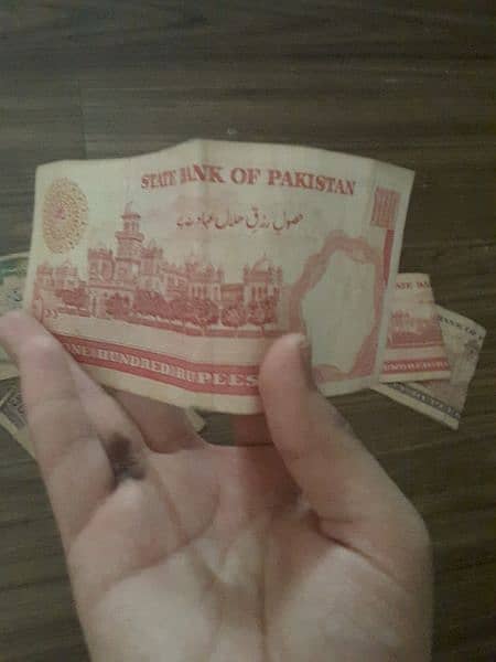 Pakistan old curnccy note 100 50 500  Indian 500 rupees 4