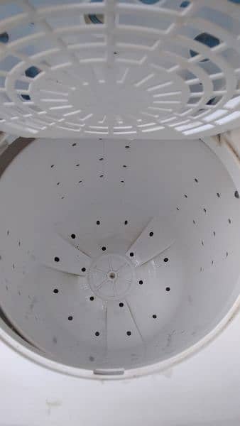 Dawlance washer & spin dryer 8