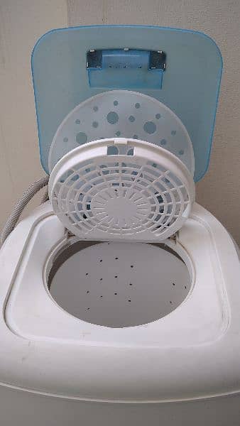 Dawlance washer & spin dryer 9