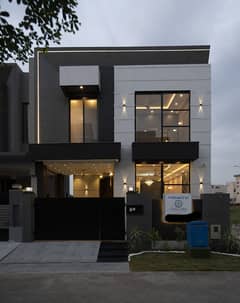 Best Almost New 5 Marla Modern House on Rent in DHA