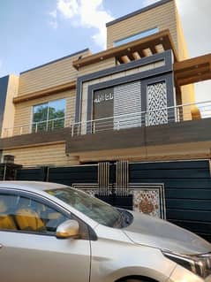 10 MARLA BRAND NEW UPPER PORTION AVAILEBAL FOR RENT IN BAHRIA TOWN LAHORE