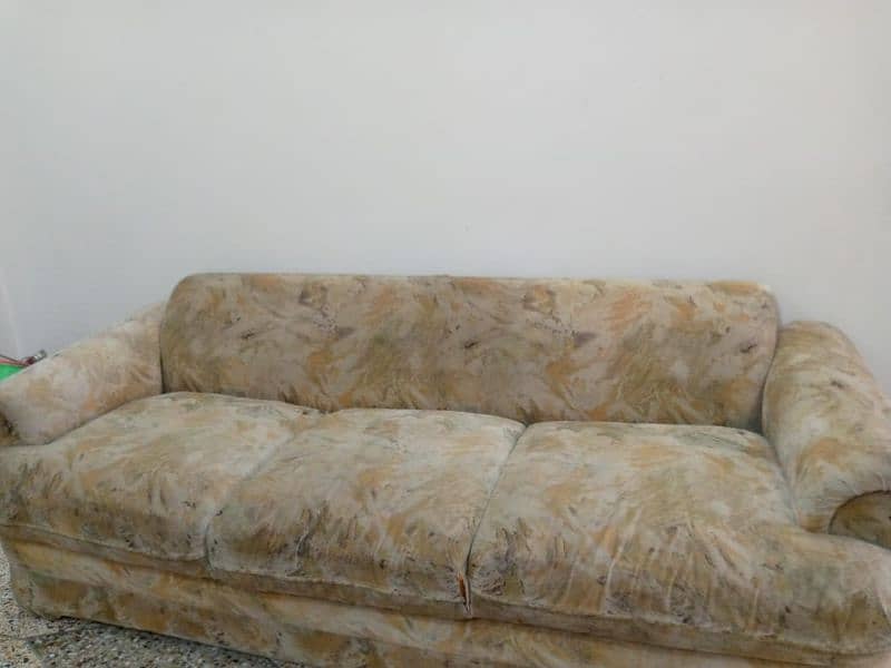 5 seeter sofa along with table condition 10/10 5