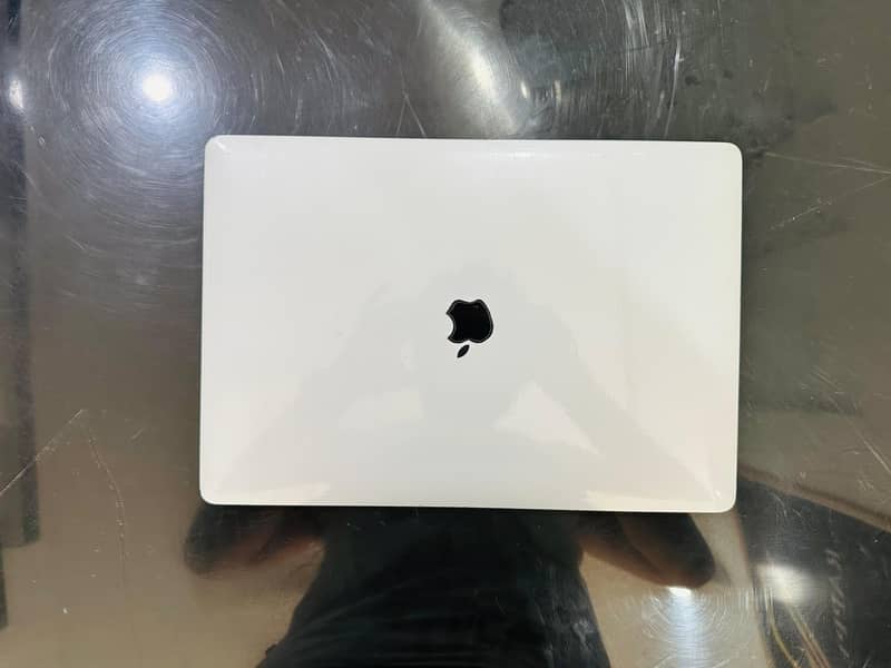 Apple Macbook pro 2018 1