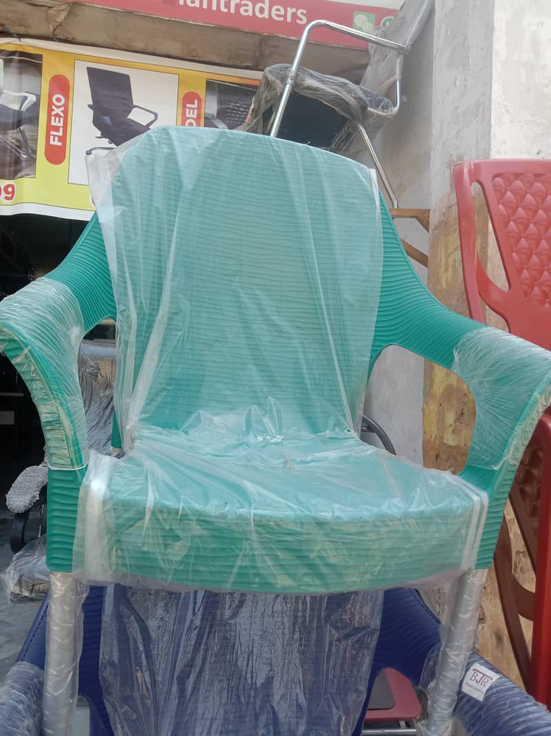 Chairs / plastic chairs / pure plastic chairs / wavy plastic chairs 16