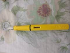 Lamy Safari Fountain Pen. . . yellow. . medium nib
