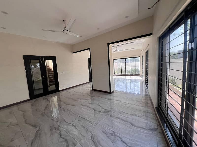 One Kanal House For Rent in Bahria Town Lahore 17