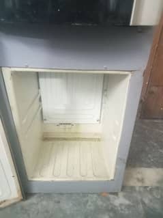 dispenser in good condition